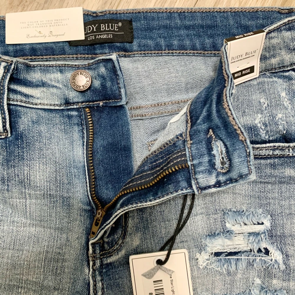 Judy Blue NEW Lone Star Light Wash Patched Jean Denim Shorts Mid Rise Small 3/5 - Picture 2 of 9